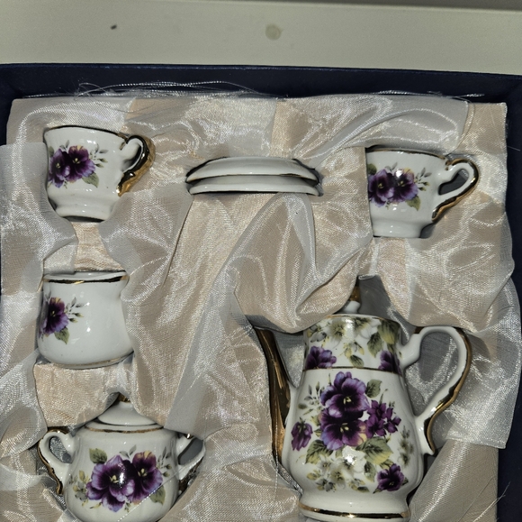 Mini tea set, porcelain handpainted with florals, great xmas gift - Picture 2 of 6
